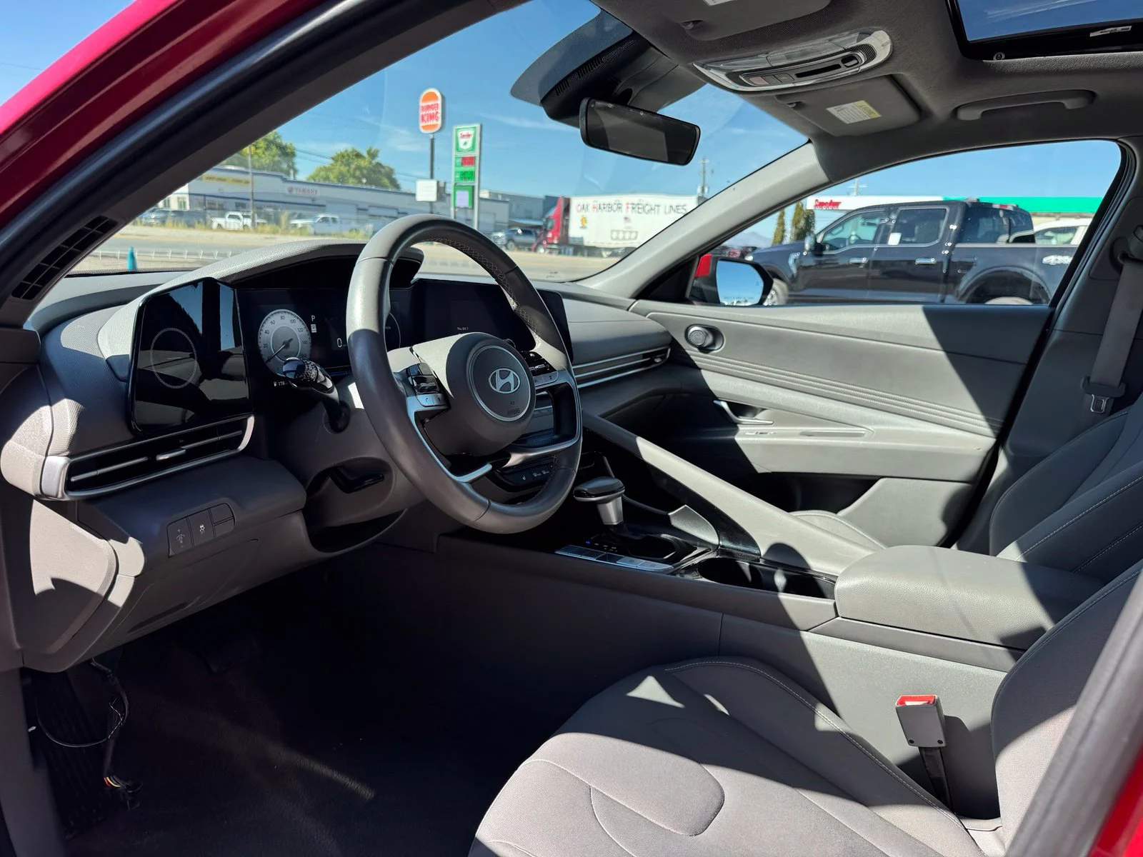 Used 2025 Red Hyundai SEL Convenience image 13