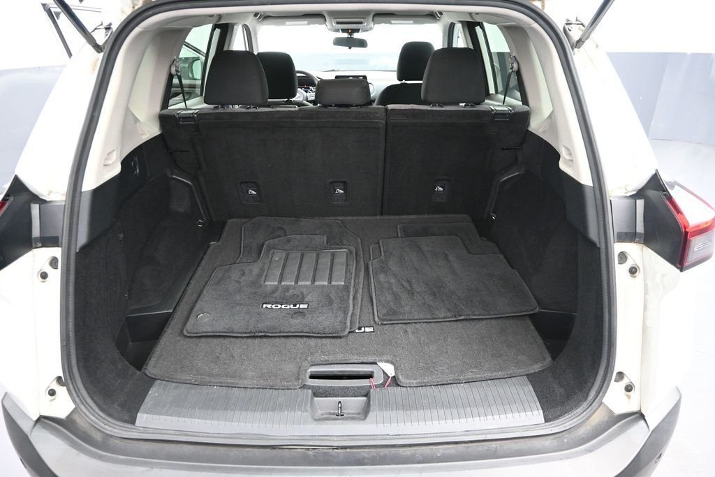 Used 2021 White Nissan S image 14