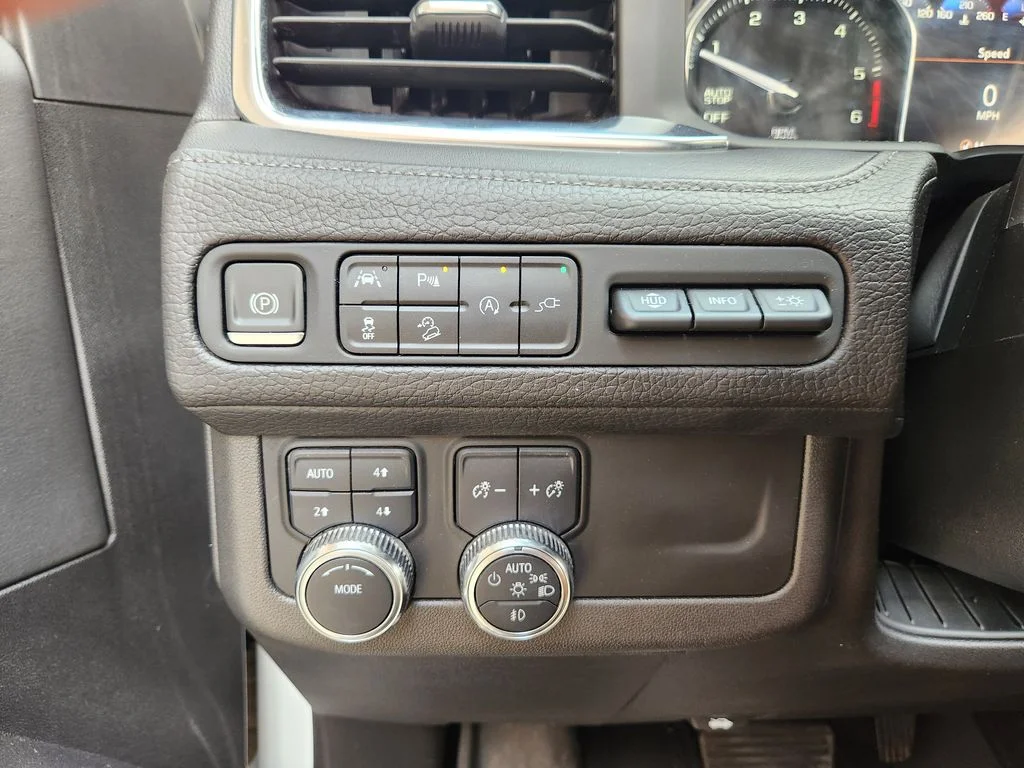 Used 2021 White Frost Tricoat GMC Denali image 22