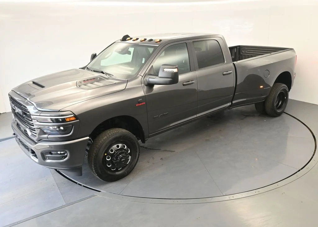 New 2026 Granite Crystal Metallic Clear-Coat Exterior Paint RAM Laramie image 24