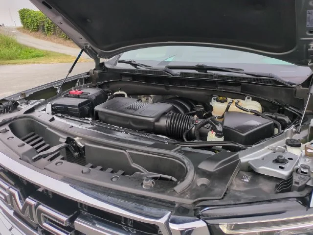 Used 2023 Silver GMC SLT image 39