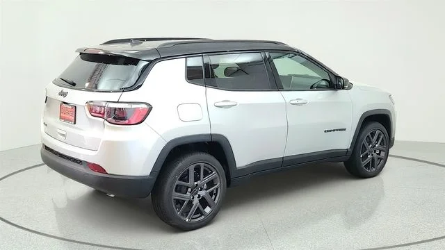 New 2026 Silver Zynith Metallic Clear-Coat Exterior Paint Jeep Limited image 13