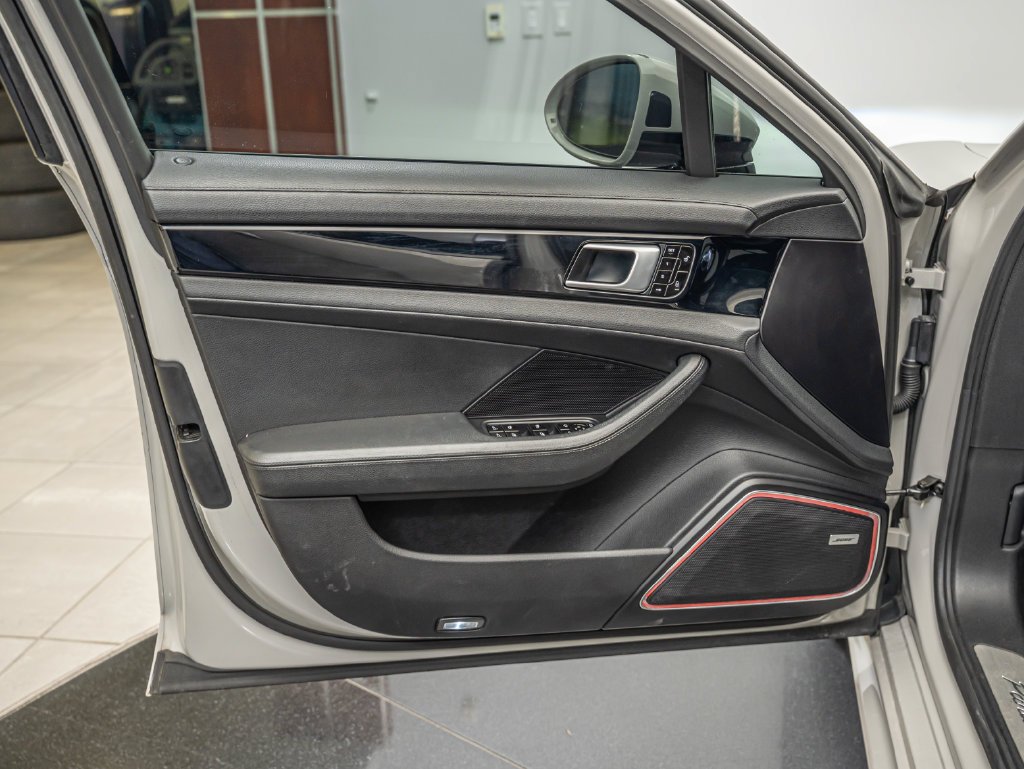 Used 2018 Chalk Porsche 4S image 27