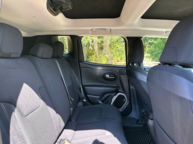 Used 2016 Jungle Green Jeep Latitude image 23
