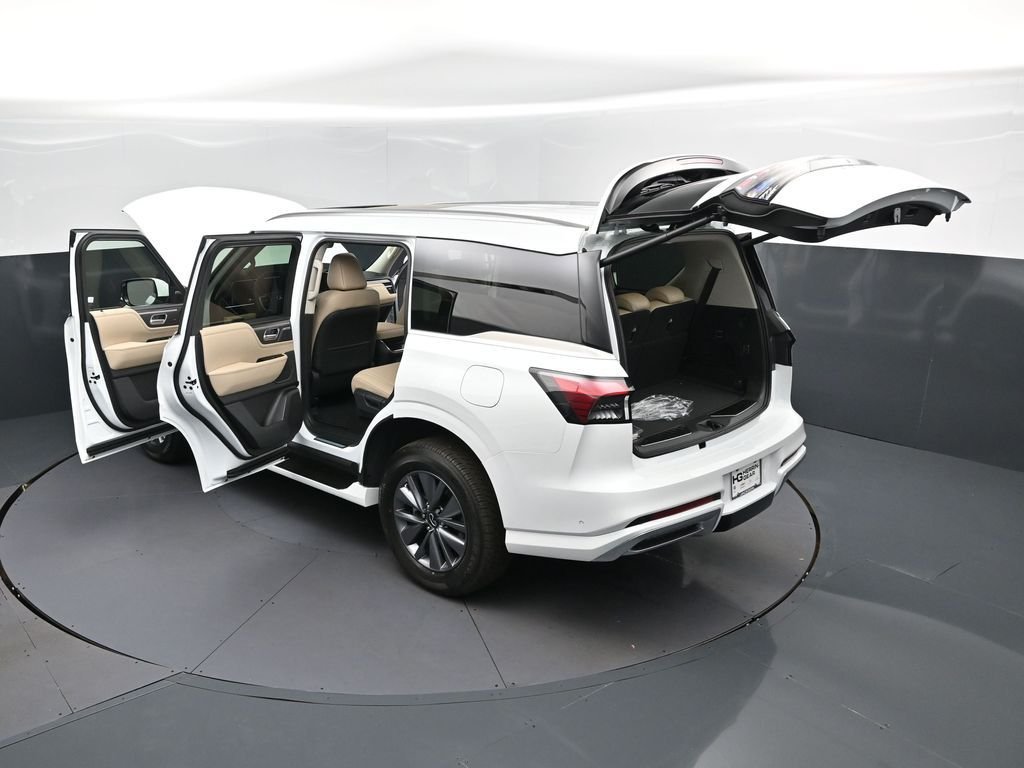 New 2026 RADIANT WHITE INFINITI Pure 2WD image 2