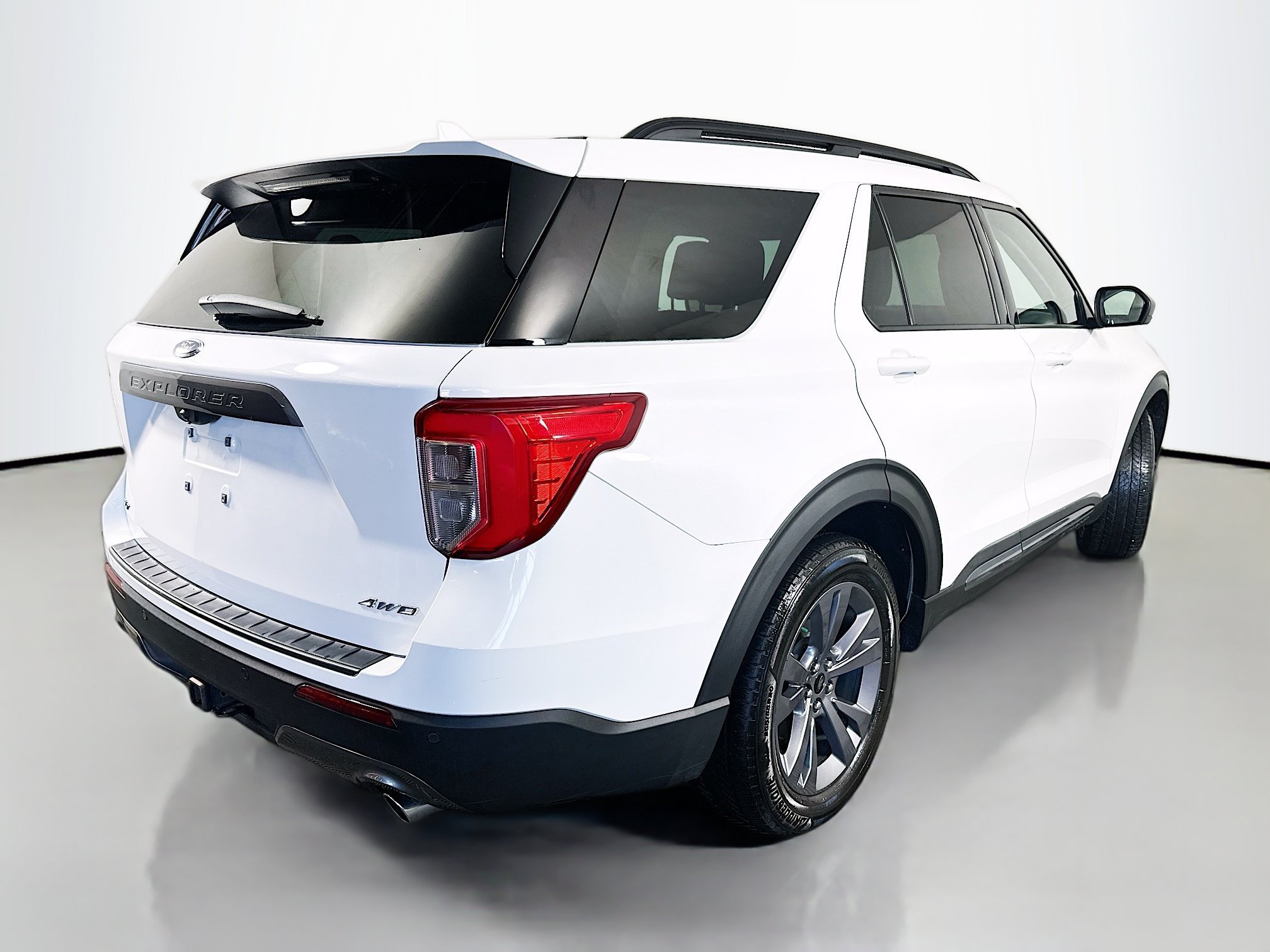 Used 2022 White Metallic Ford XLT image 8