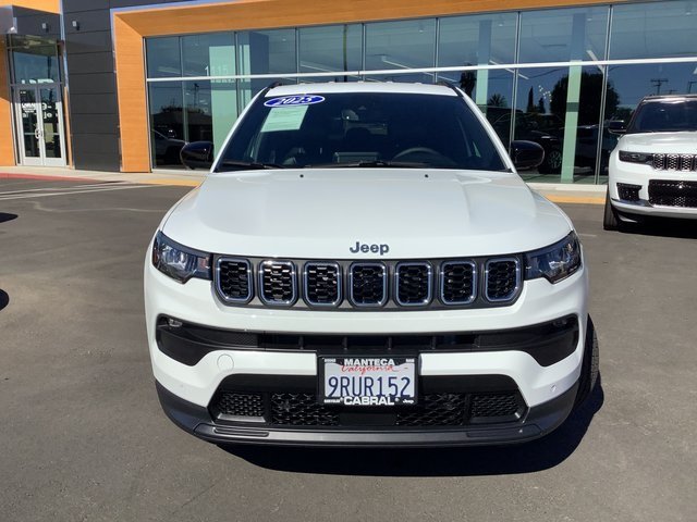 2025 Jeep Compass Latitude photo 2