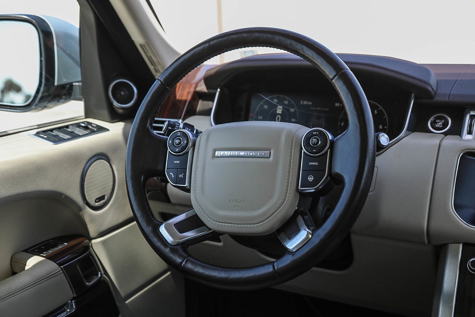 Used 2017 Indus Silver Land Rover HSE image 14