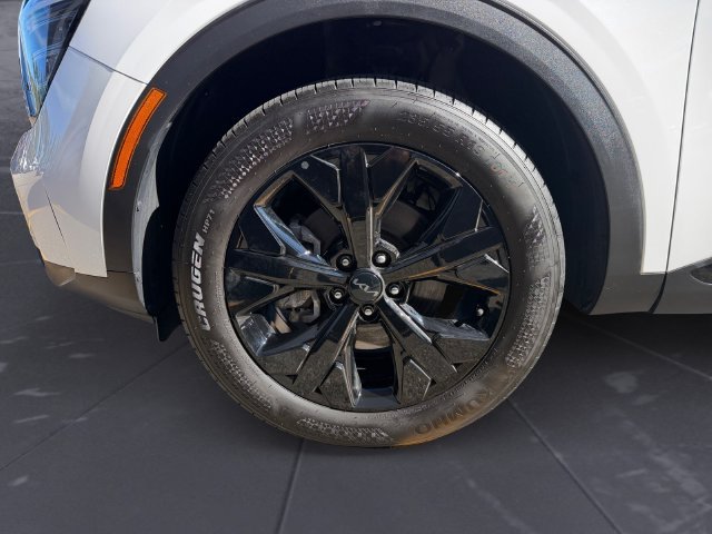Used 2025 White Kia X-Line image 45