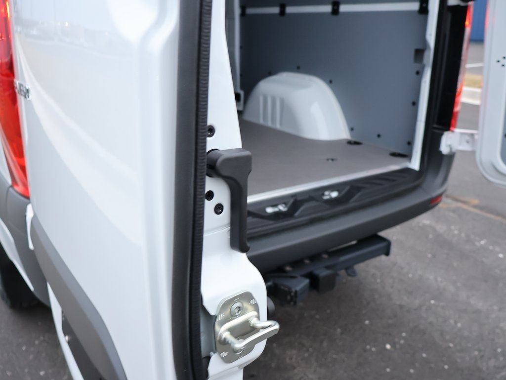 New 2026 Arctic White Mercedes-Benz Cargo 144 WB image 19