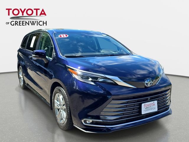 2023 Toyota Sienna Platinum 7-Passenger Hybrid AWD's photo