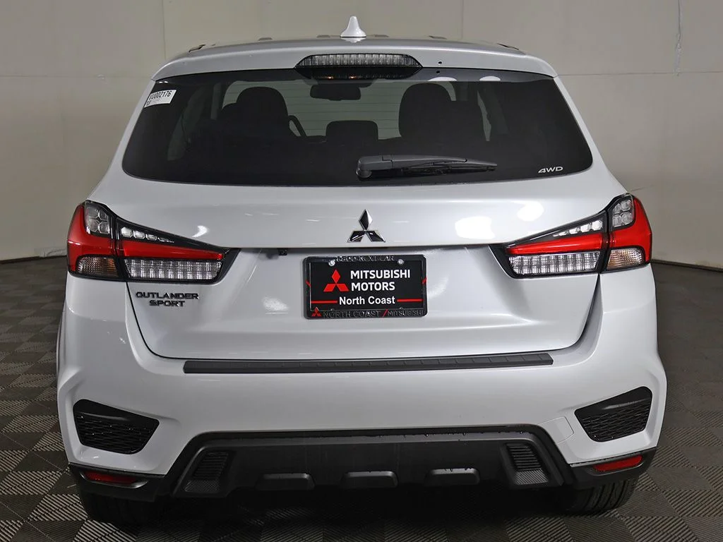 New 2027 White Mitsubishi 2.0 ES AWC image 9
