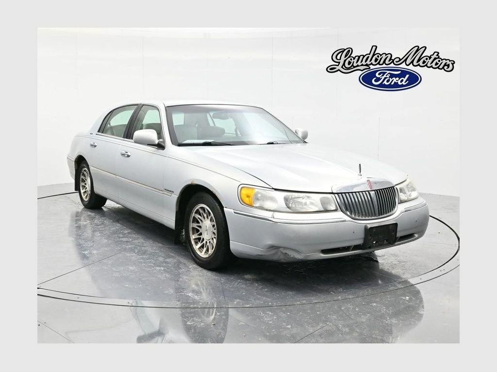 2002 Lincoln Town Car Signature