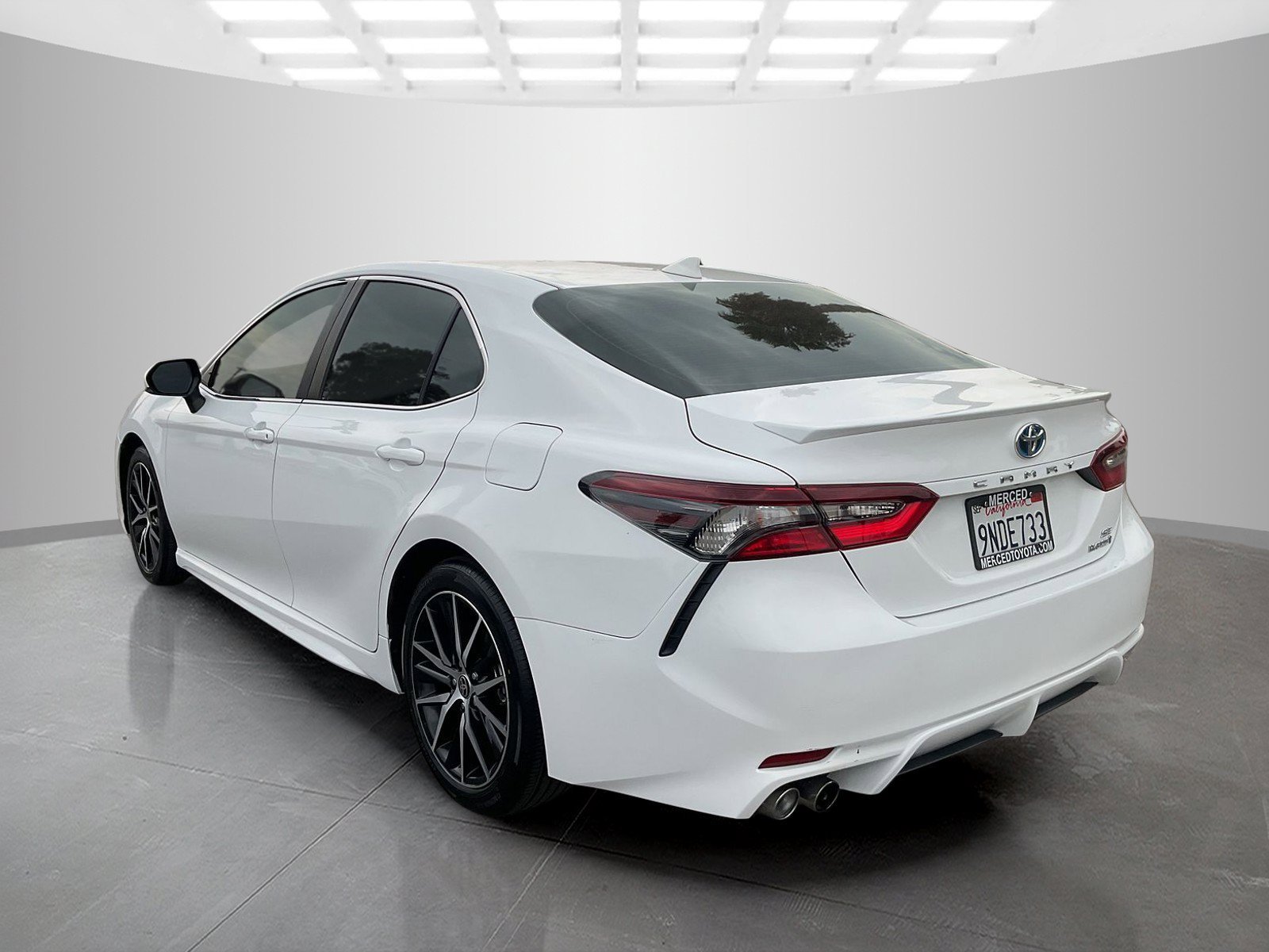 Certified Used 2024 Ice Toyota SE image 3