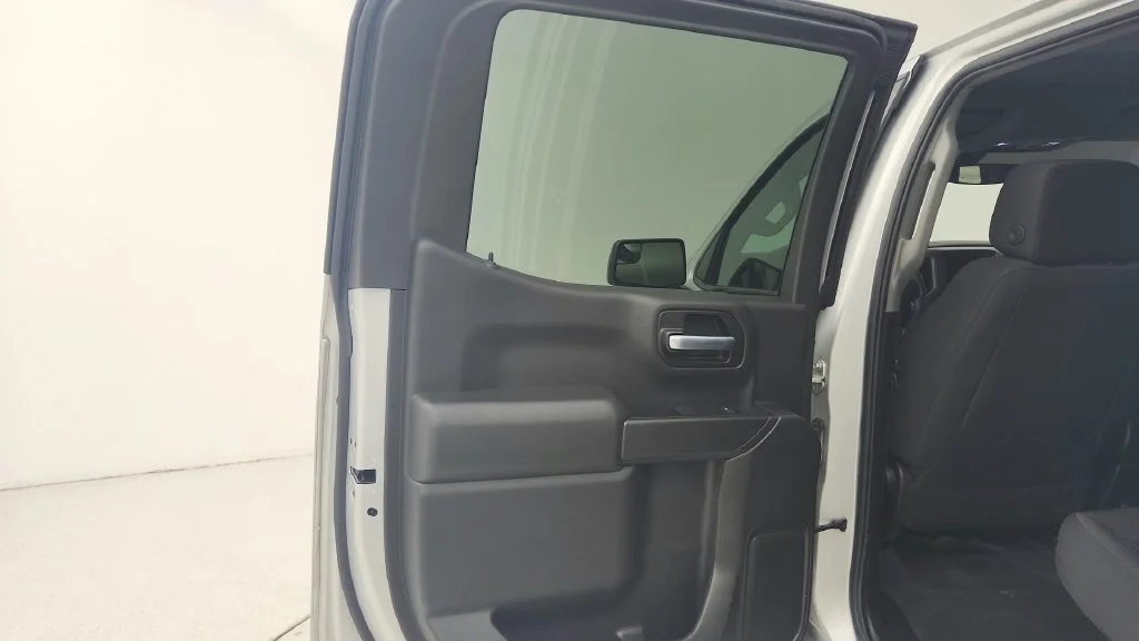 Used 2020 SILVER ICE METALLIC Chevrolet Custom image 22