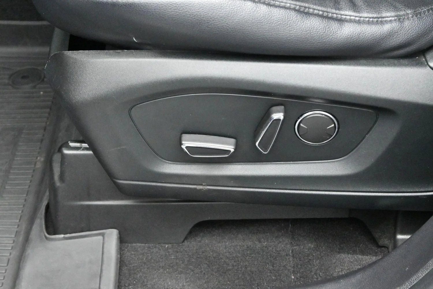 Used 2020 Magnetic Ford Limited image 16
