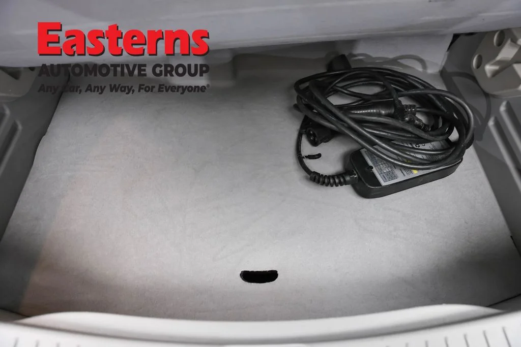 Used 2018 Red Chevrolet Premier image 9