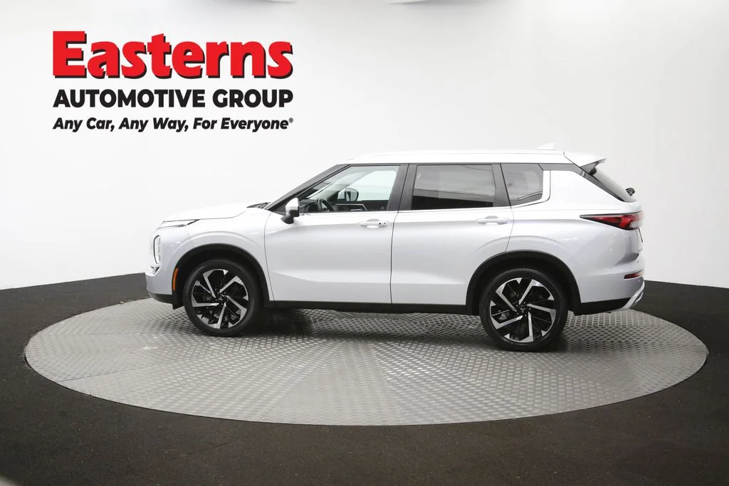 Used 2024 White Mitsubishi SE image 60