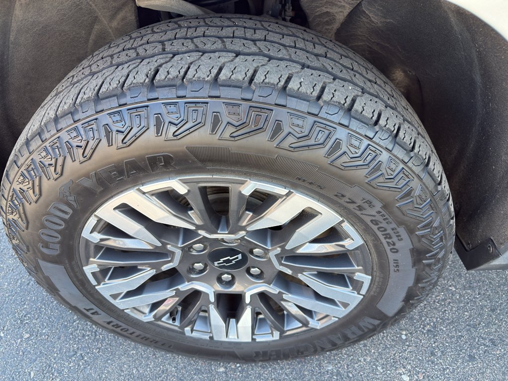 Used 2025 Gray Chevrolet Z71 image 35