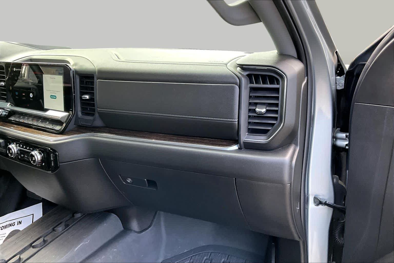 Used 2025 Sterling Metallic GMC Elevation image 17