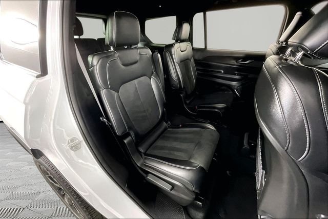Used 2023 White Jeep Altitude image 24