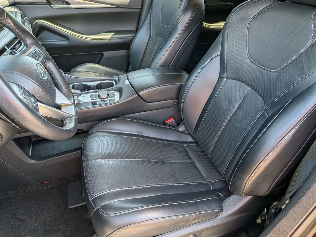 Used 2023 Black INFINITI LUXE image 17
