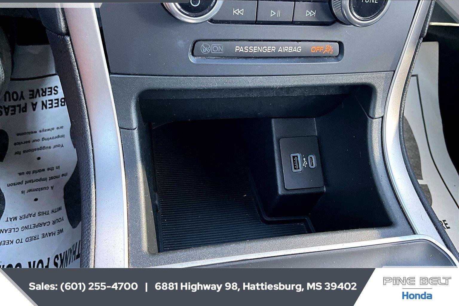 Used 2022 Agate Black Ford SE image 24