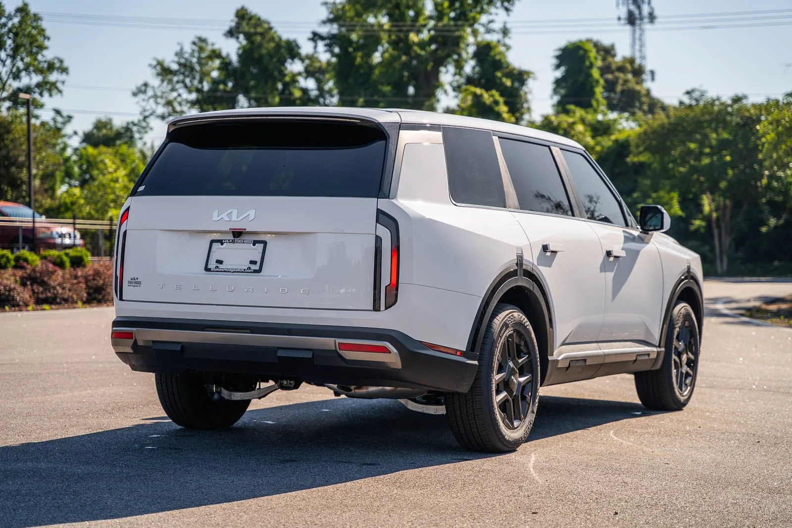 Used 2027 White Kia LX image 4