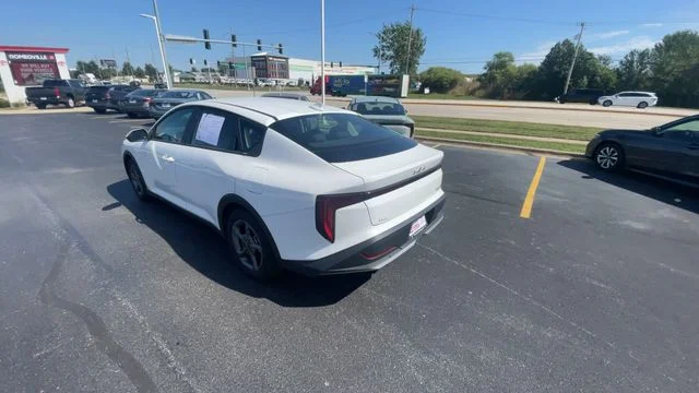 2025 Kia K4 LXS - Photo 8