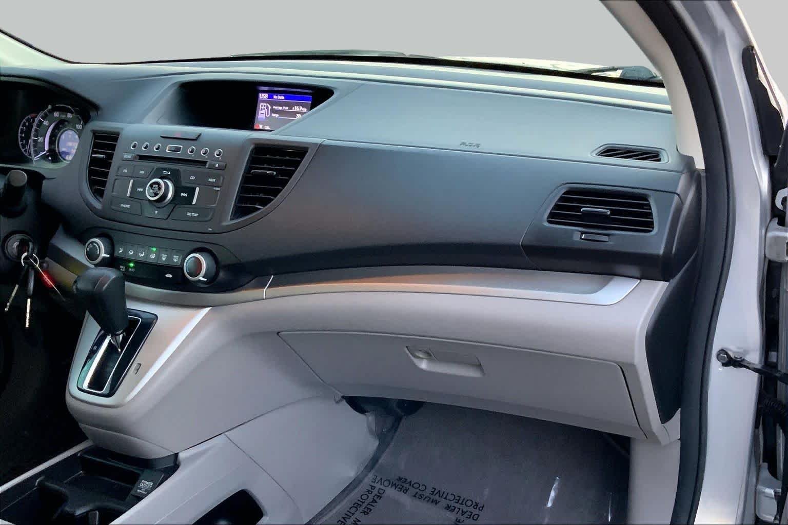 Used 2014 Alabaster Silver Metallic Honda LX image 16