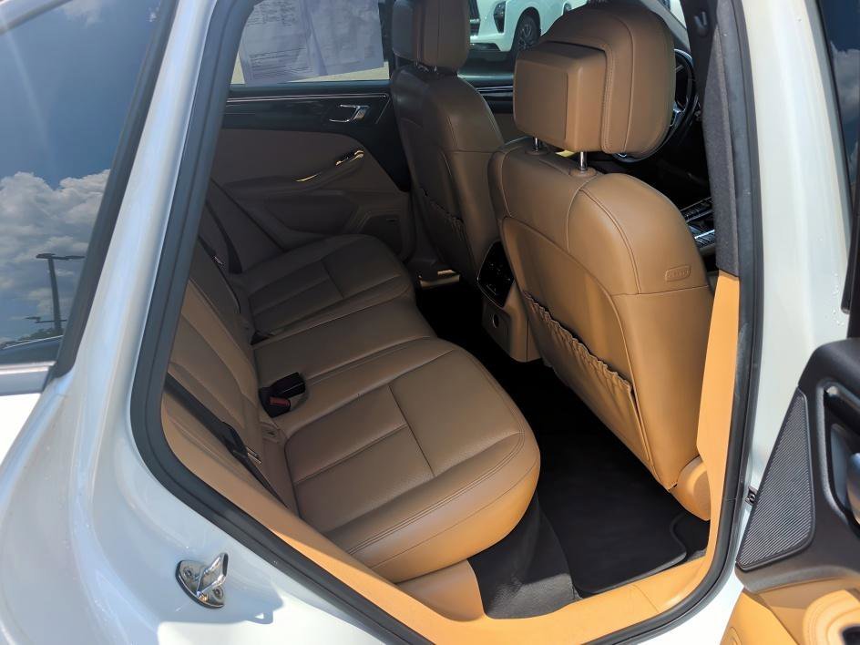 Used 2018 White Porsche Base image 13