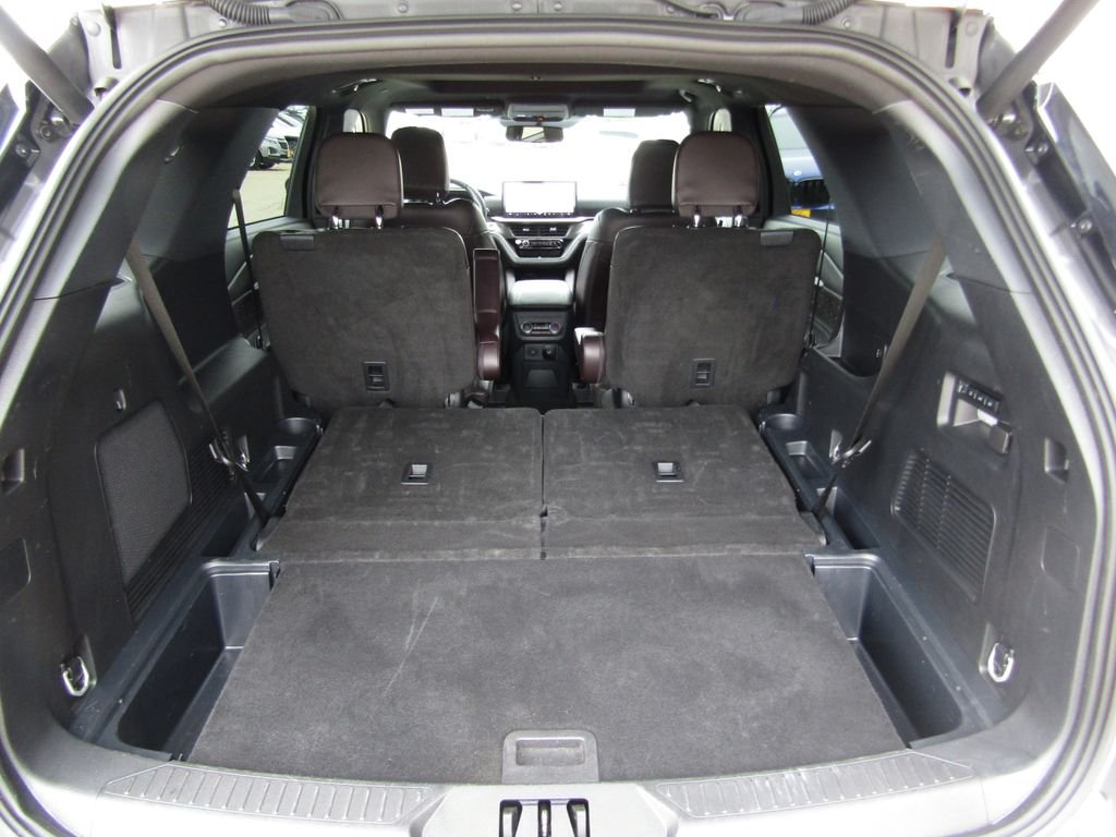 Used 2025 Gray Ford Platinum image 39
