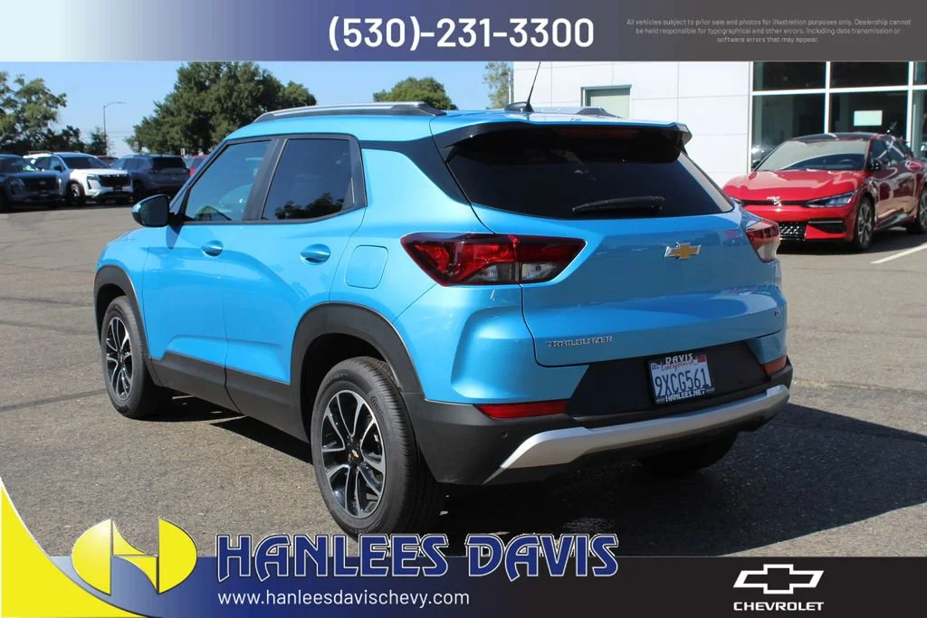 Used 2026 Marina Blue Metallic Chevrolet LT image 9