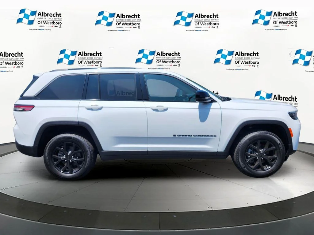 New 2026 Bright White Clear-Coat Exterior Paint Jeep Altitude image 6
