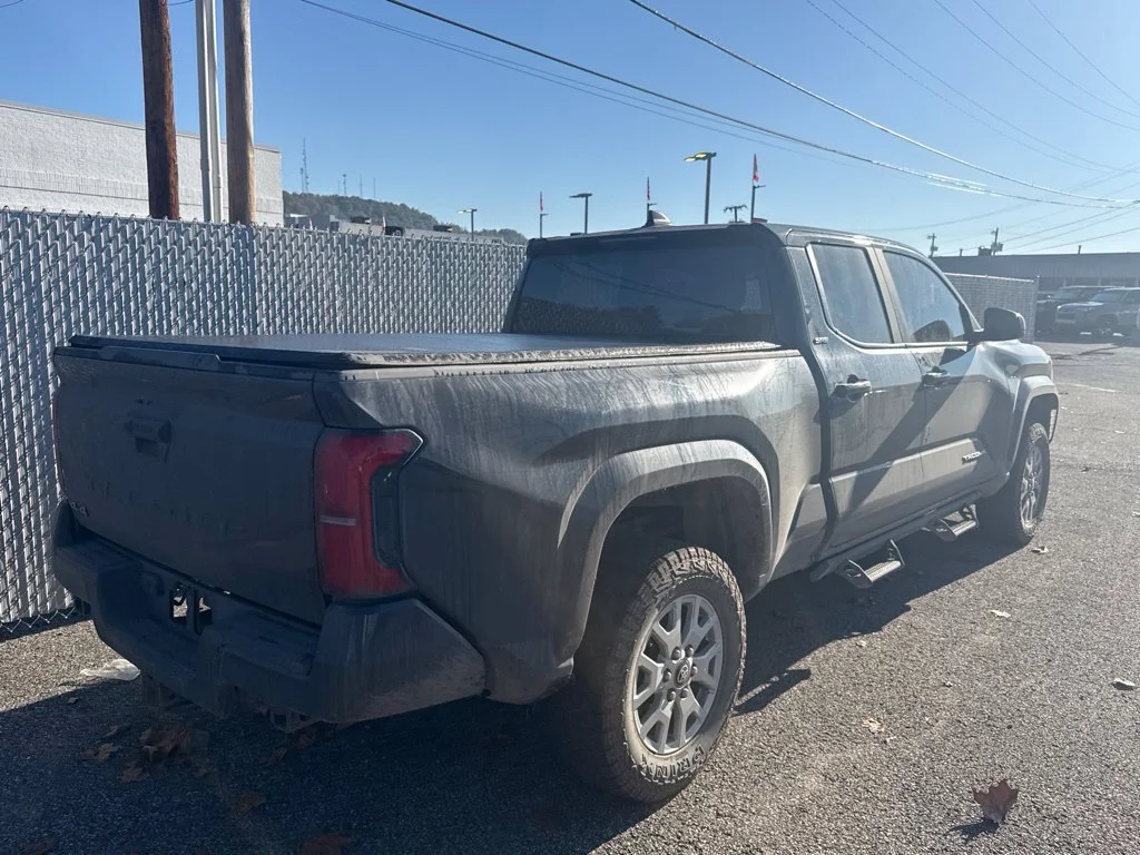 Used 2025  Toyota SR5 image 4