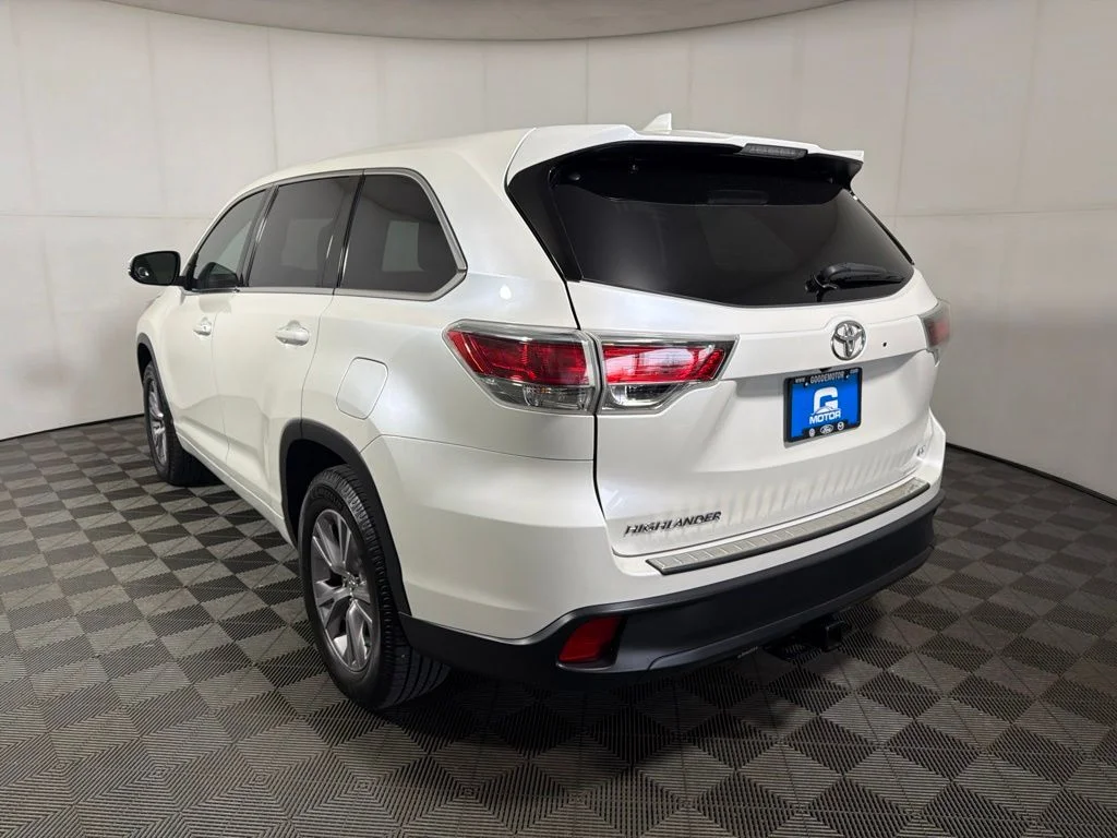 Used 2015 White Toyota LE Plus V6 image 5
