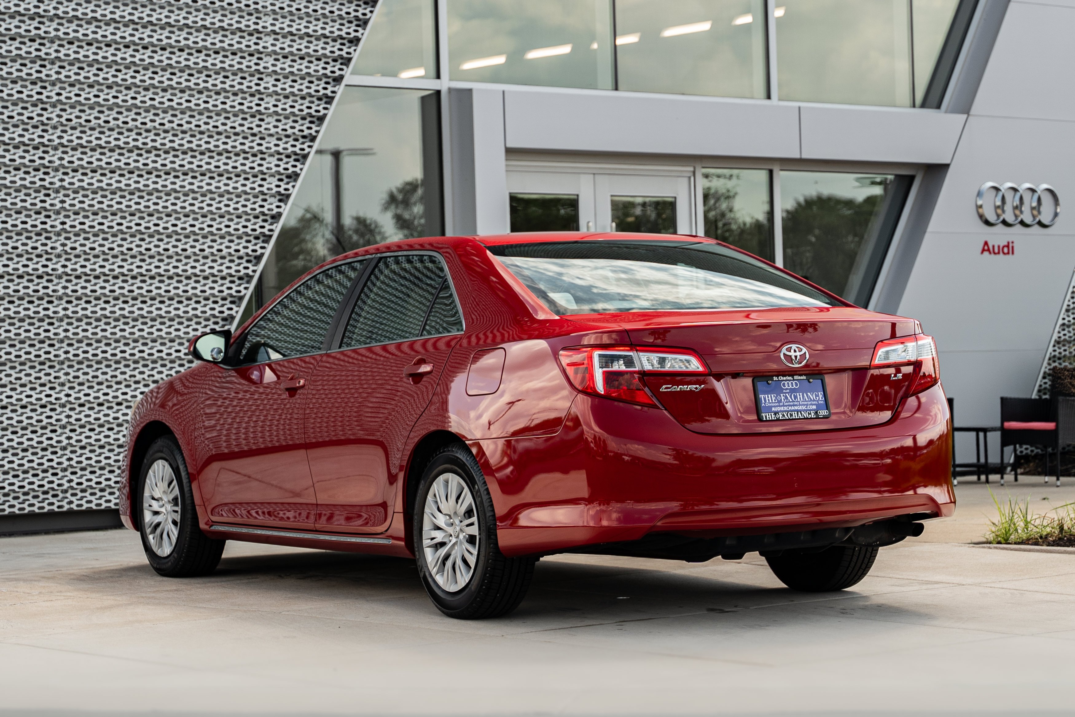 Used 2014 Barcelona Red Metallic Toyota LE image 5