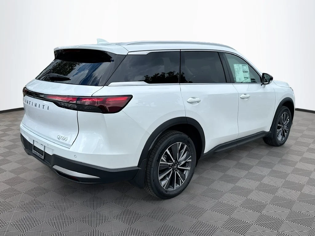 New 2027 RADIANT WHITE INFINITI Luxe FWD image 5