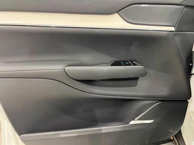 New 2026 Crystal White Volvo Ultra image 10