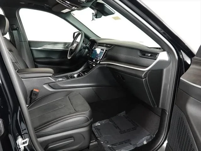 2026 Jeep Grand Cherokee Laredo - Photo 13