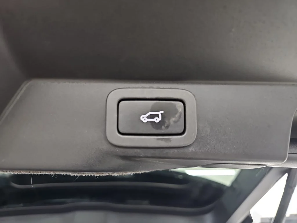 Used 2016 Blue Land Rover HSE Td6 image 16