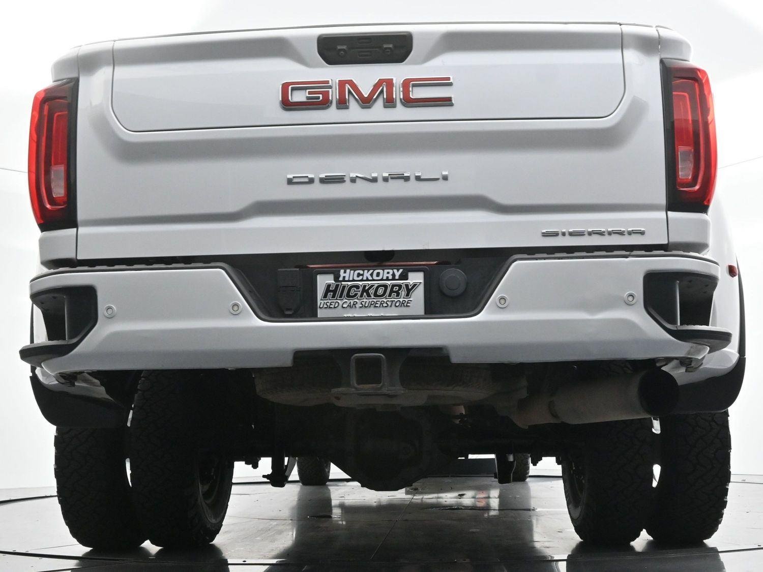 Used 2022 White Frost Tricoat GMC Denali image 53