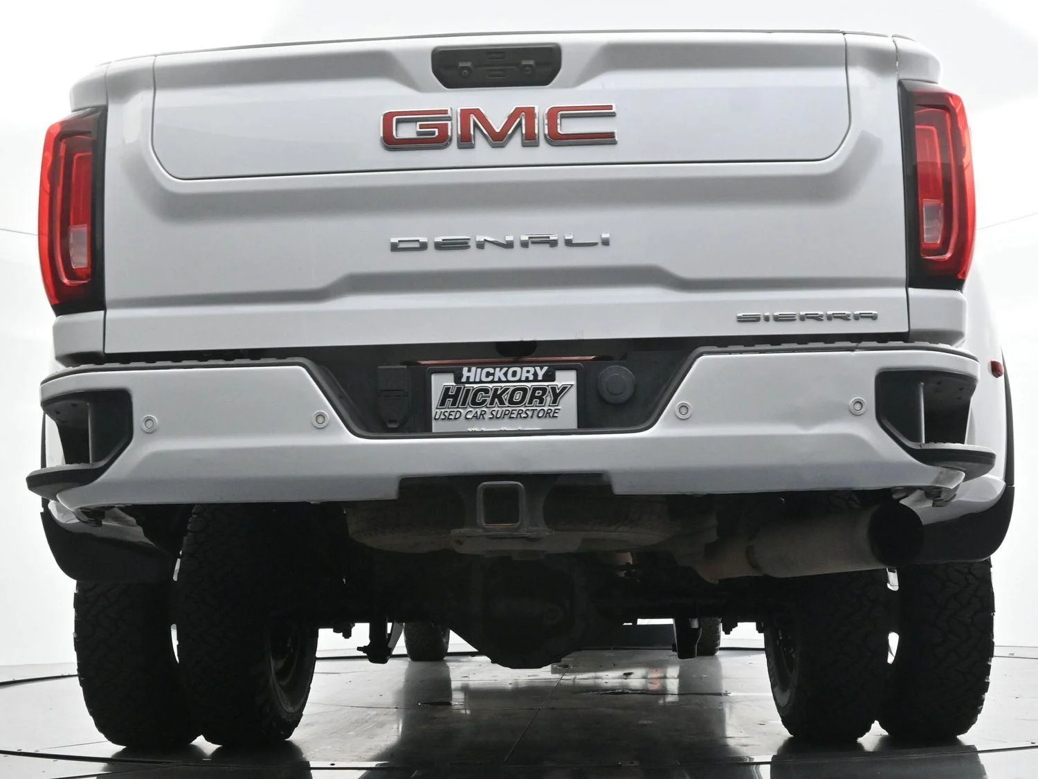 Used 2022 White Frost Tricoat GMC Denali image 53