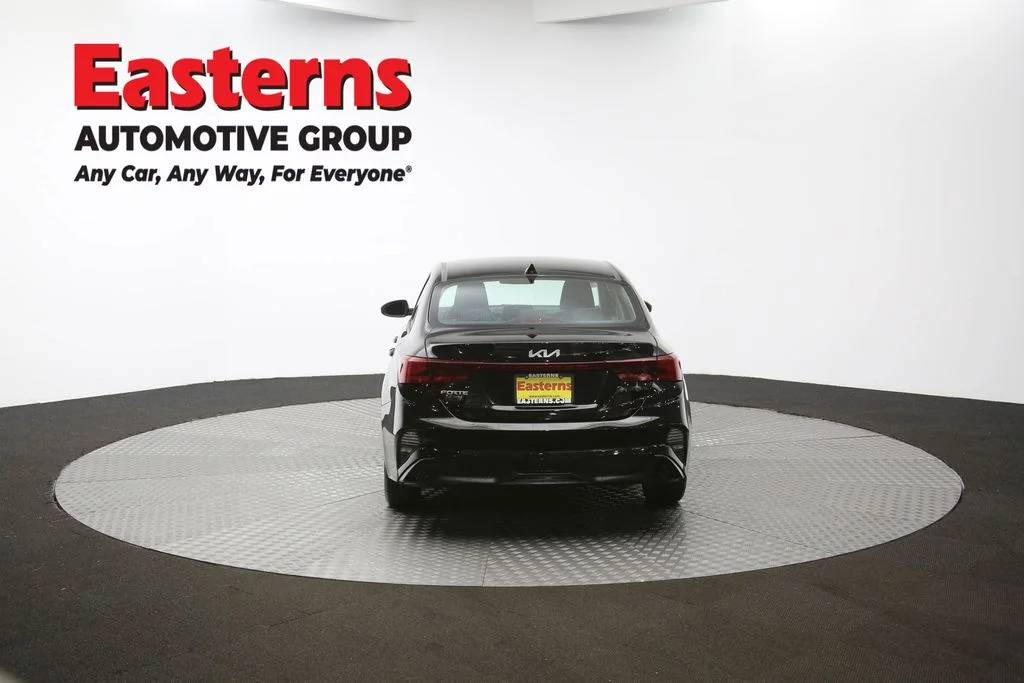 Used 2022 Black Kia LXS image 34