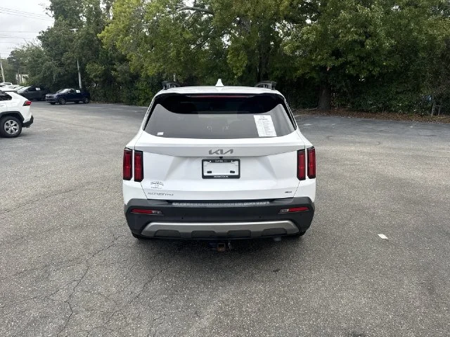 Used 2023 White Kia X-Line SX Prestige image 6