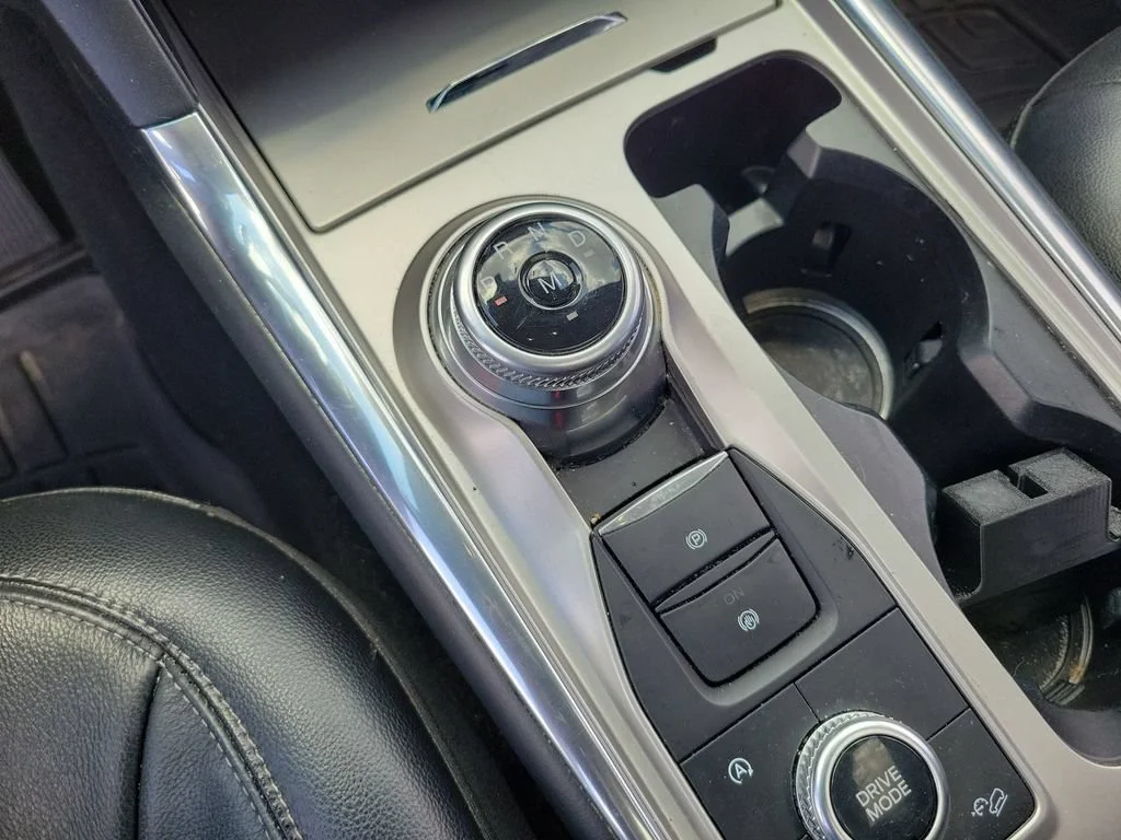 Used 2020 White Ford Limited image 16