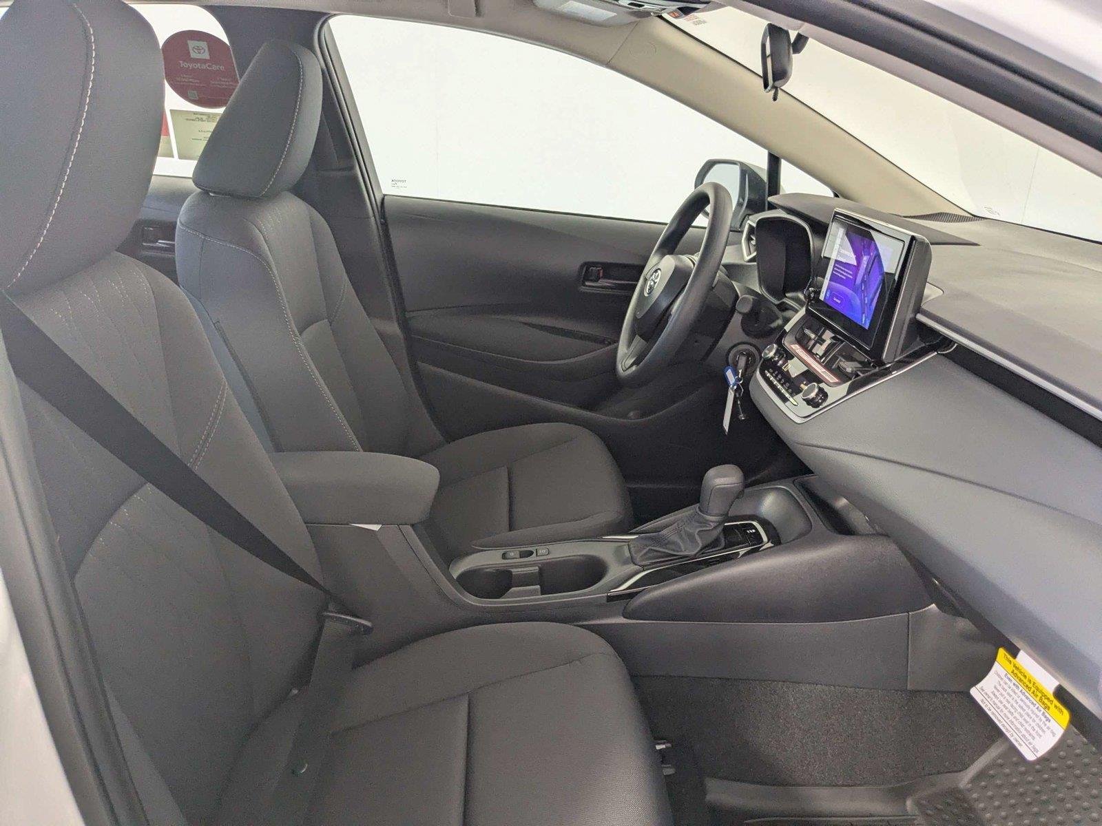 New 2027 Wind Chill Pearl <sup>1</sup> Toyota  LE image 18