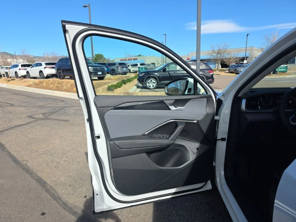 New 2026 White/off-white Volkswagen 2.0T SE image 9