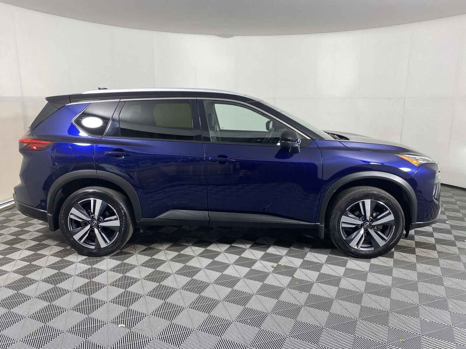 Used 2024 Deep Ocean Blue Pearl/Super Black Nissan SL image 10