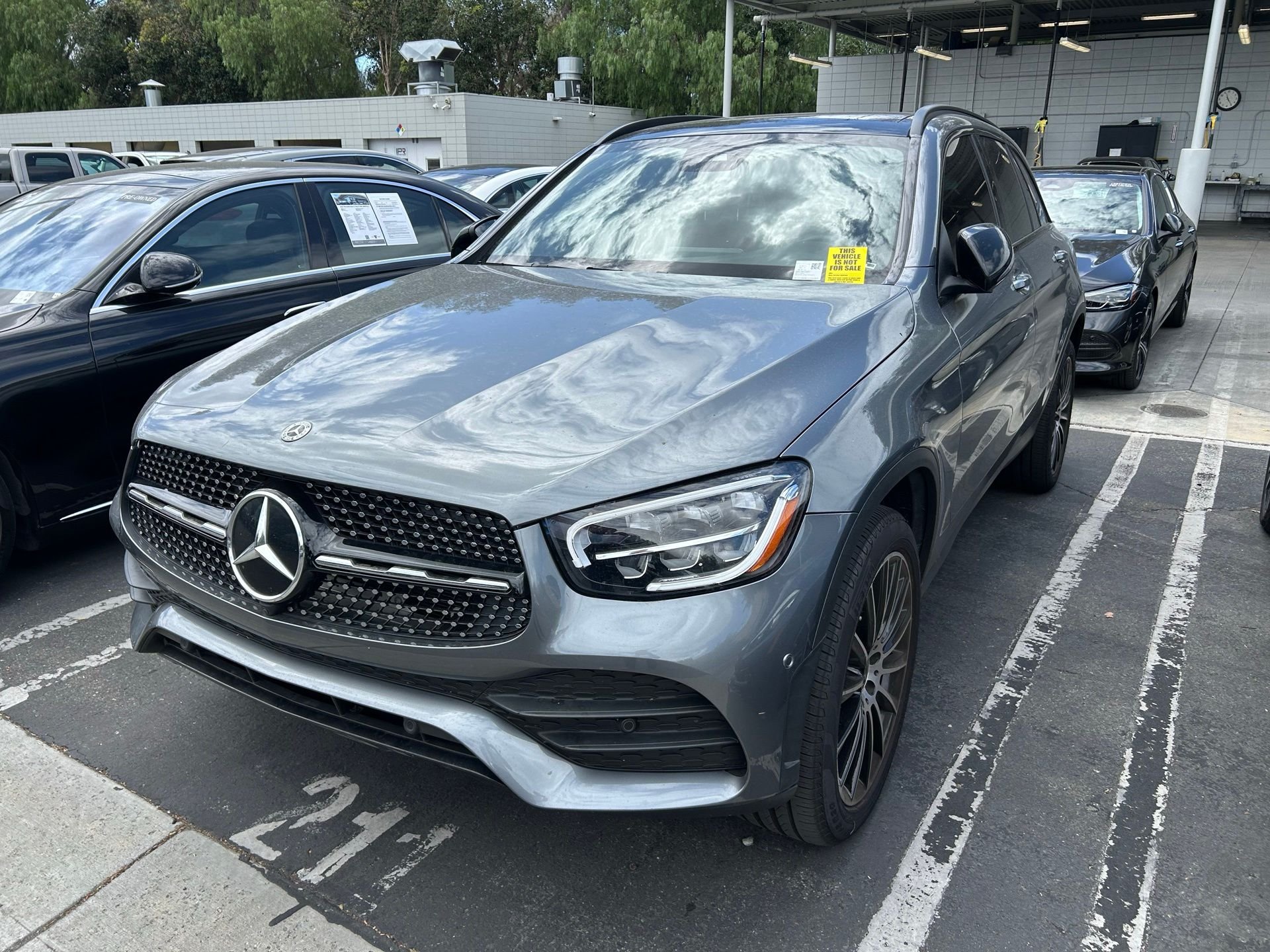 2022 Mercedes-Benz GLC GLC 300's photo